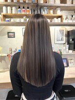 マスカリ(muscali)&nbsp;ハイライト/ダークアッシュ似合わせカットミディアムレイヤーb97