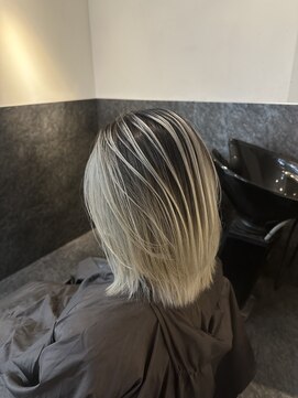 フイ(Hui) バレイヤージュ/ボブレイヤー/ホワイトカラー