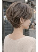 白髪を活かす若見え丸みショート