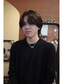 エディ(Edy) メンズセンターパートマッシュウルフカルマヘアニュアンスパーマ