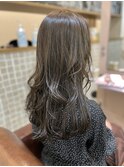 透明感重視のモスグリーンベージュ　レイヤーカット