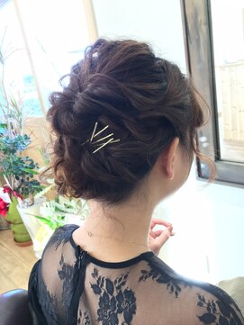 マルサンカクシカクプラスヘアー(〇△□＋Hair.) 結婚式お呼ばれヘアースタイル