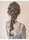 ロングヘアの編みおろしアレンジ
