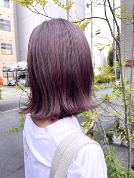 ラッシュグラス(Rush grass) ピンクラベンダーの外ハネスタイル