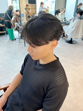 ネオリーブ クーロ メゾン 横浜(Neolive curro Maison) 韓国センターパート×黒髪ツーブロック[メンズ]