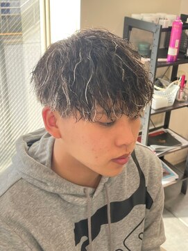 バース バイ ハピネス(BIRTH by happiness) ツイストスパイラルパーマ ホワイトハイライト