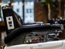 バズ(BUZZ)の雰囲気（35年前のbarber chairを手入れし皮を張替え蘇ったビンテージ物。）