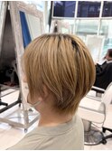 ショートボブヘア　レディーススタイル　前髪あり