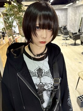 イコ(.ico) ショートウルフ 20代30代インナーカラーブリーチリタッチ