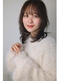 ナチュラルで柔らかい雰囲気が魅力のくびれミディアム