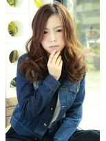 クラウン ヘアー(CLOWN hair)&nbsp;まとまりすぎないカールで立体的なスタイルに