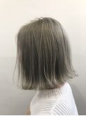 モノトーングレージュ/ロブ/外ハネ/ツヤ感/グレーベージュ