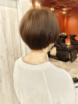 ショートオンリーサロントス(short only salon TOSS) ミセス世代おすすめ乾かせばキマル根元ふっくらショートボブ