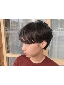 ナチュラル志向の大人女性からの支持◎一人ひとりの骨格に合わせたカットは、自宅での扱いやすさも重視★