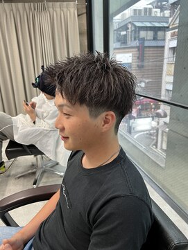 イーラ(era) 短髪×束感×ブリーチカラー