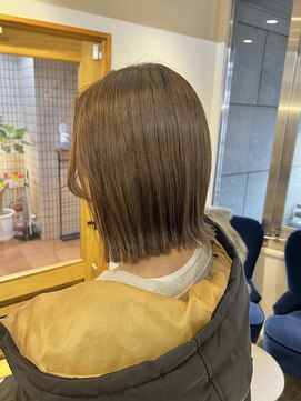 パラゴ(PARAGO.) 切りっぱなしbob×くすみベージュ