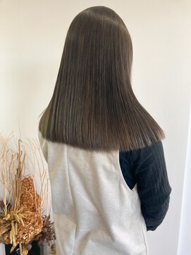 リリ バイ クローバー(lili by CLOVER) ニュアンスカラー/オリーブアッシュ/レイヤーカット