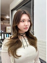 ラクシア(LucxiA)&nbsp;レイヤーカット/顔周りカット/センターパート/韓国ヘア/前髪