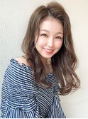 30代に人気！顔周りの後れ毛がかわいいレイヤーロング