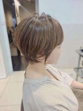 ロハスバイケンジ(LOHAS by KENJE) 明るい白髪染め×くびれショート/小田急相模原