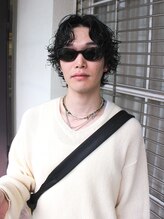 オーオ シカシカ(OOO YY) 人気オーダーのセンターパート×スパイラルパーマ