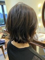 エルサフィロ キタハマ(el zafiro kitahama)&nbsp;20×30×40代×外ハネボブスタイル×ツヤ髪×グレージュカラー