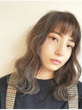 マジョリティーマイノリティー(majority minority) オリーブグレージュ☆外ハネウェーブ