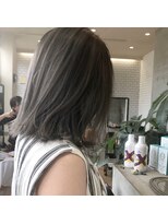 リリ(Riri)&nbsp;グレージュハイライトバレイヤージュ