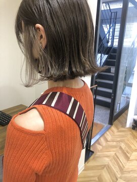 アンユージュアル(unusual) ミントベージュインナーカラー_ボブルフクールショート