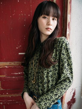 アデリタ(Adelita) ふんわり切りっぱなしロング