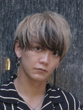 コンフィデンス 新宿3rd(confidence) ツートーンマッシュ刈り上げツーブロックホスト学生スーツ