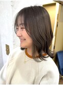 くびれミディアムで韓国レイヤーヘア ベージュカラー