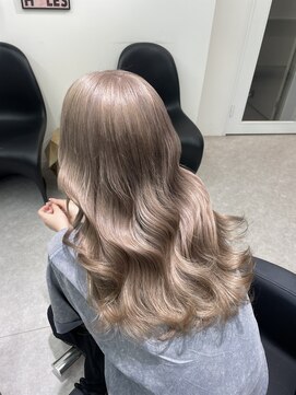 ペレ 渋谷(PELE) イメチェン/ホワイトブロンド/外ハネボブ/ワイドバング/渋谷