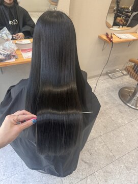 シカ 神戸三宮元町店(Cica) 絹髪 艶髪 髪質改善トリートメント ロングヘア ブルーブラック