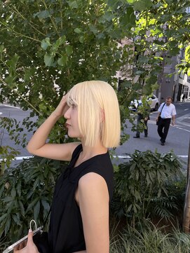 ヌエン 渋谷(NU/EN) ホワイトブロンド