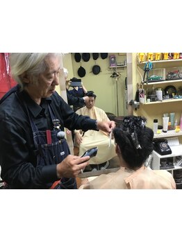 広島県で初めて開かれた「84ヘアカット・ワインドコンテスト」のカット部門で最優秀賞を受賞★
