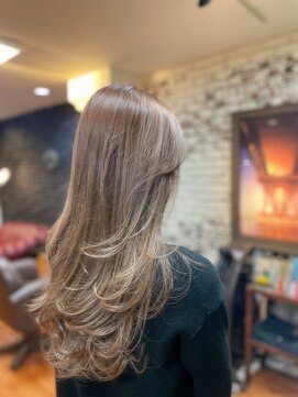 ドルフ(DORUF) ツヤ髪スタイル【ロング】【アッシュベージュ】