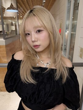 レイヤーカット×ブロンド