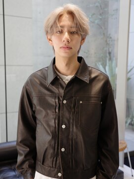 サンバレー(SUNVALLEY) センターパート　メンズブリーチ　ダウンパーマ　カルマヘア