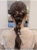 アクセサリーで華やぐタイト編みおろしヘア|結婚式|お呼ばれ