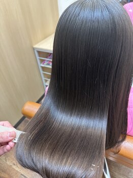 美容室 ココ COCOの写真/お客様の髪質に合わせた〈縮毛矯正〉と〈髪質改善〉が得意◎頑固なクセ毛や広がりも解消♪