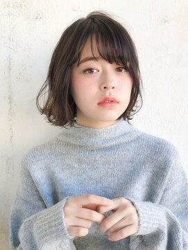 ルティア(Lutia) ナチュラルブラックで重すぎないショートボブ