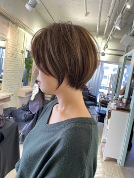 ロンド 表参道店(Lond) 津賀雅也　大人可愛いショートボブ