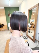 ヨハク(yohak)&nbsp;襟足ぎりぎり前下がりボブ