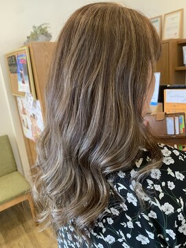 スウィートテラス 読谷村大湾店 白髪ぼかしハイライト