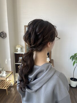 ルーモ(Lumo) ポニーアレンジ/お呼ばれヘア
