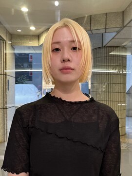 ダブ アオヤマ(DaB AOYAMA) 切りっぱなしボブ抜きっぱなしブロンド顔まわりレイヤー