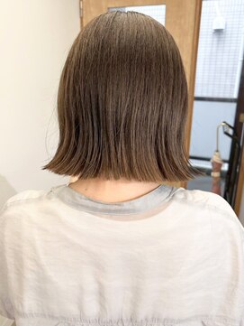 ミュラ(mulah) 外ハネミディアムボブアッシュベージュ＊透明感カラー/明大前