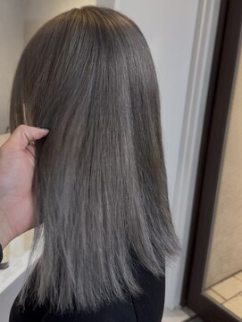 ジゼル 小倉(GiseL) シルバーグレージュ