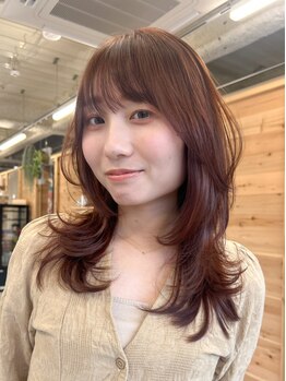 “飾りすぎない自然な可愛さ”を相談しやすいスタッフ達と一緒に見つけていきましょう◎